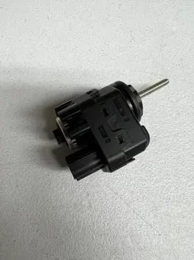 010.040-45 Mazda Cx-5 Kf 2.2d Awd Actuator Luminance Control Lwr