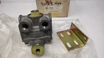 Relay Valve Air Control R14 Mack 20QE460 Horizontal Genuine Oem New. Price: $189.95.